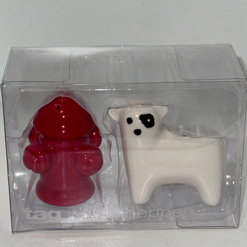 TAG Dog & Fire Hydrant Ceramic Salt & Pepper Set